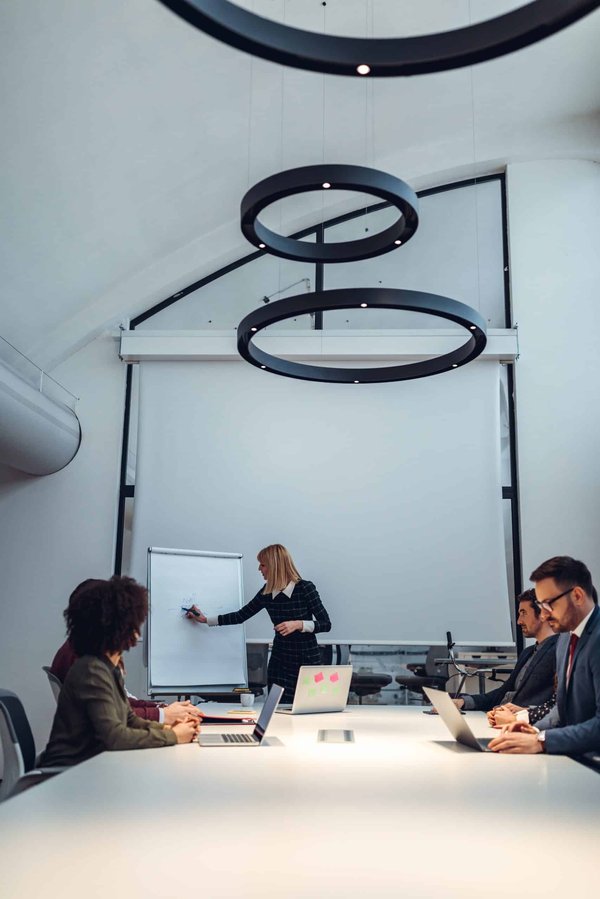 Come posso valutare l'impatto del nuovo regolamento edilizio sul potenziale investimento in un immobile a Napoli?